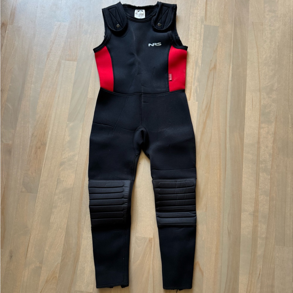 NRS kids wetsuit. Size medium. Like new